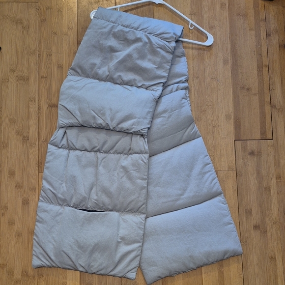 Nike Gray Scarf - Picture 2 of 3